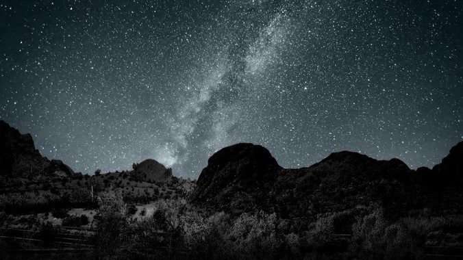 住顶楼，经常有户人家上来晒被子，说了好多次不听，怎么办？